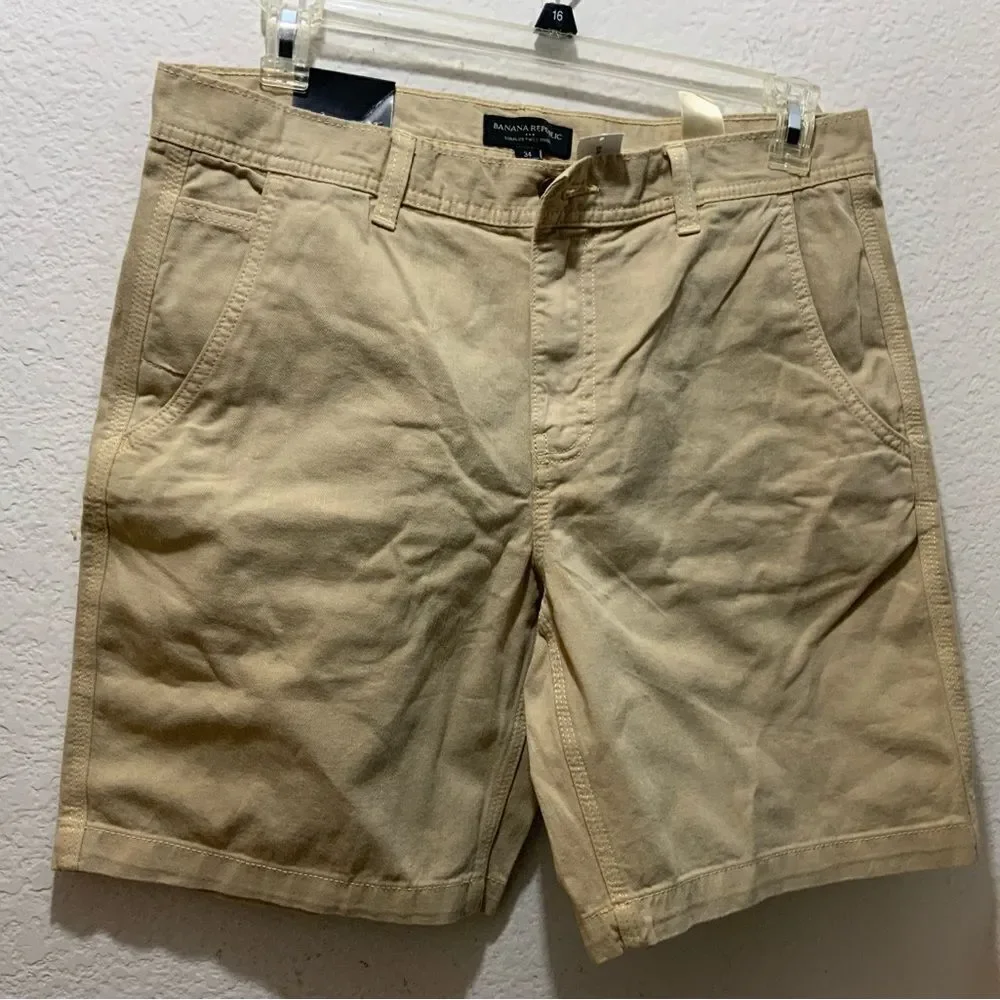 Banana Republic  Men 8-5 Inch  inseam Twill Short Light Stone tan